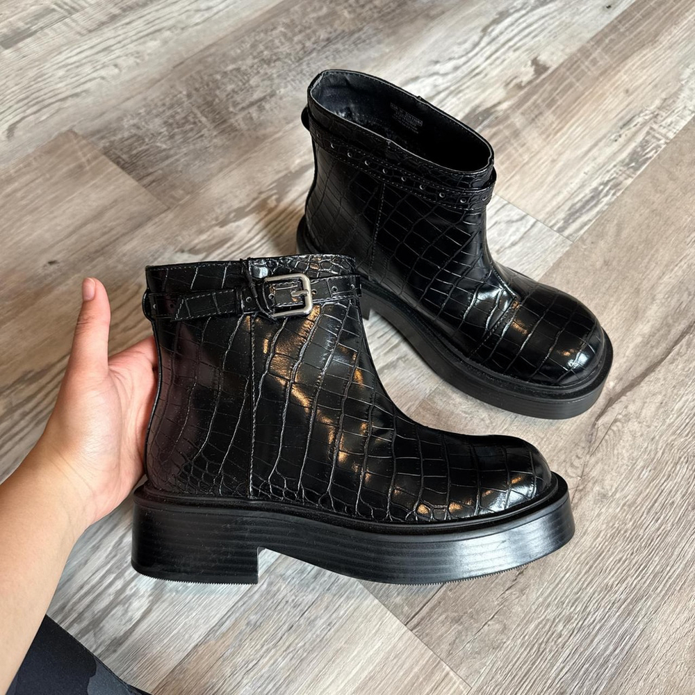 ZARA FLAT CROCODILE-EFFECT ANKLE BOOTS - Size 6 or 36